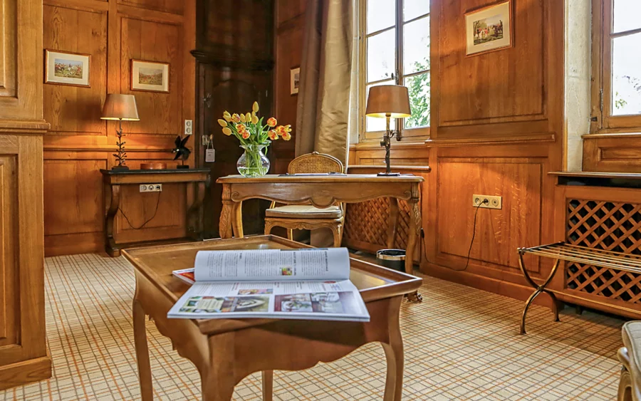 Bureau de l'hôtel particulier dans le centre historique de Dijon à vendre - Arrière-Cour, agence immobilière spécialisée en Côte-d'Or