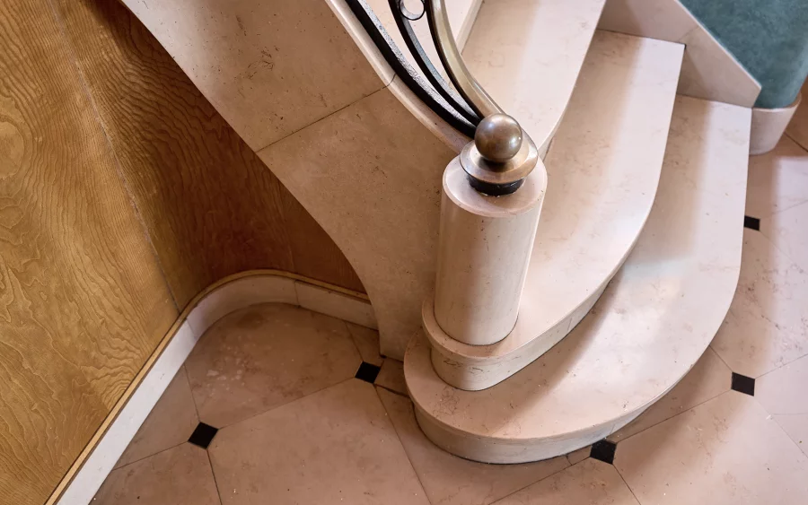 Décoration de la maison Art Déco des années 1930 en centre-ville de Vesoul à vendre - Arrière-Cour, agence immobilière spécialisée en Haute-Saône