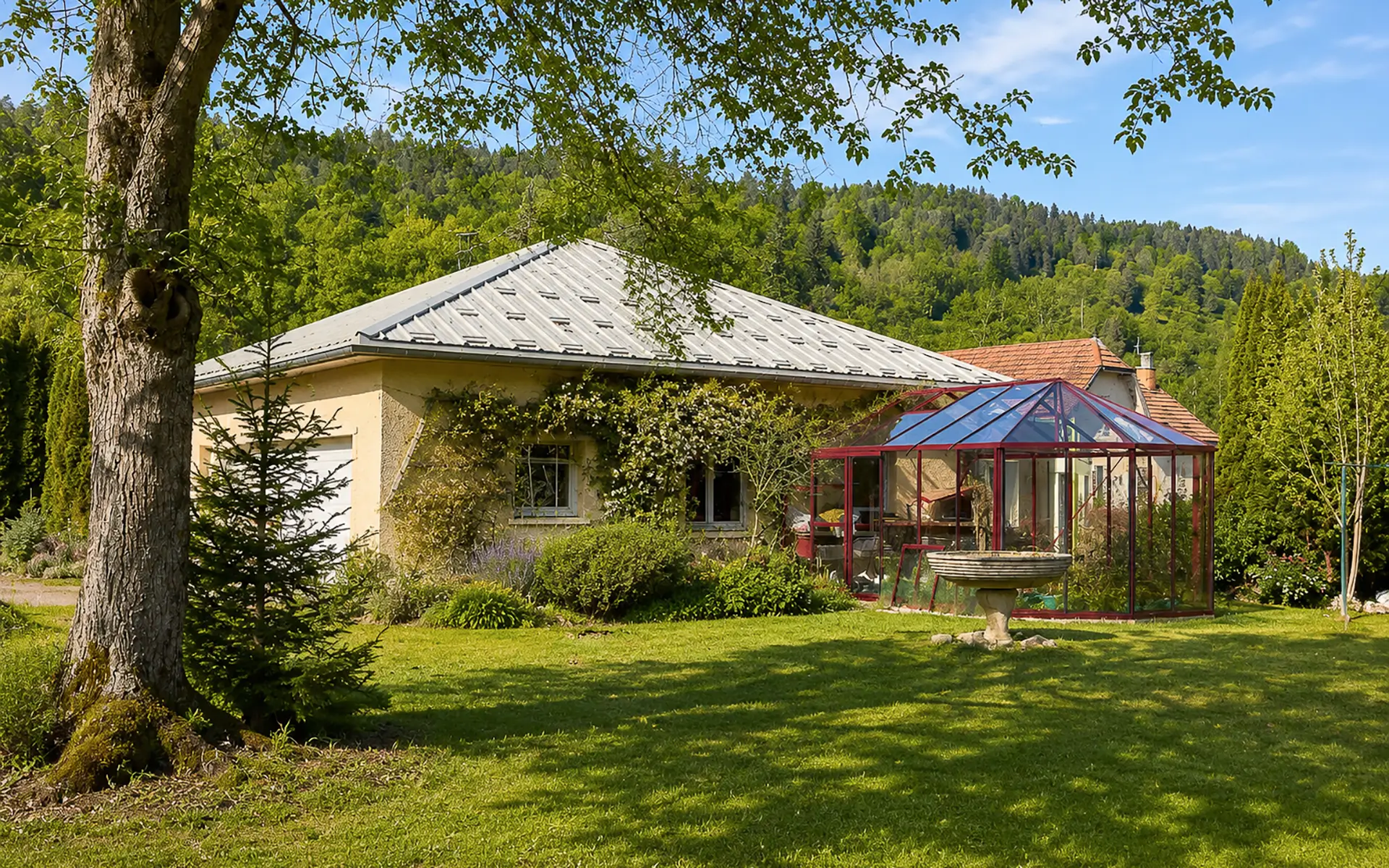 Dépendance de la maison de maître à Saint-Maurice-sur-Moselle à vendre - Arrière-Cour, agence immobilière spécialisée en Haute-Saône