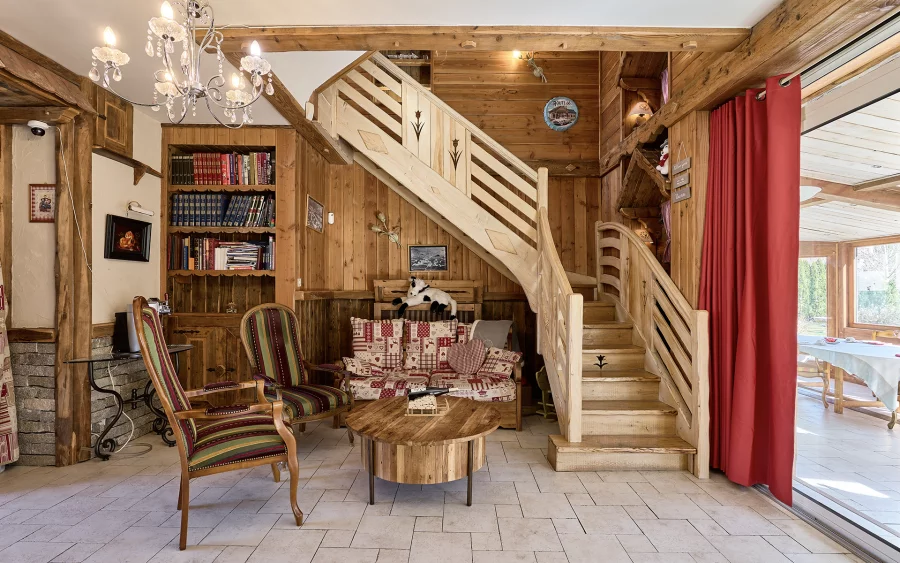 Entrée de la maison de maître à Saint-Maurice-sur-Moselle à vendre - Arrière-Cour, agence immobilière spécialisée en Haute-Saône