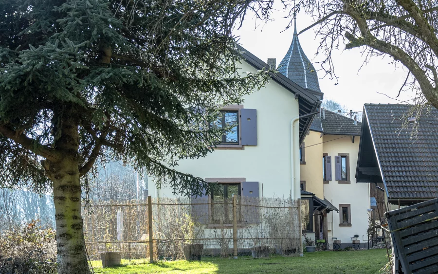 Jardin de la résidence bourgeoise rénovée au cœur du Val d’Argent à vendre - Arrière-Cour, agence immobilière spécialisée dans le Haut-Rhin