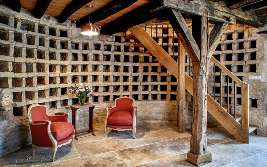 Salon du domaine seigneurial des XVe-XVIe siècle près de Dijon à vendre - Arrière-Cour, agence immobilière spécialisée en Côte-d'Or