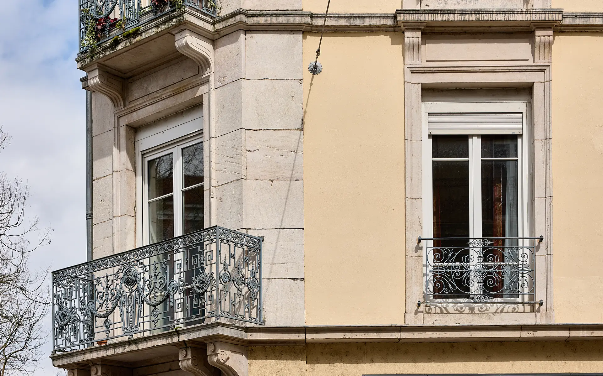 Façade de l'appartement de caractère aux Chaprais à vendre - Arrière-Cour, agence immobilière spécialisée dans le Doubs