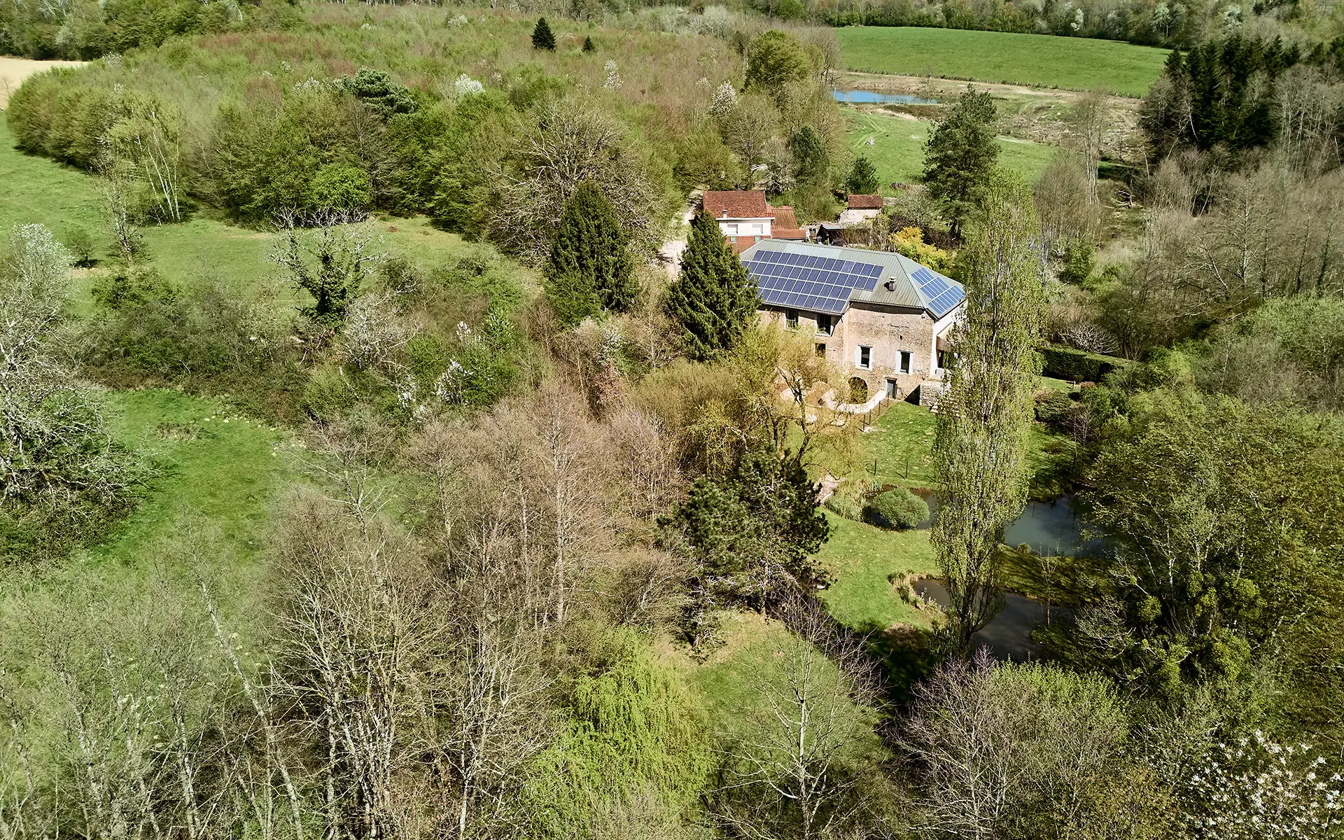 Le moulin XVIIIe siècle rénové, à Rioz à vendre - Arrière-Cour, agence immobilière spécialisée en Haute-Saône