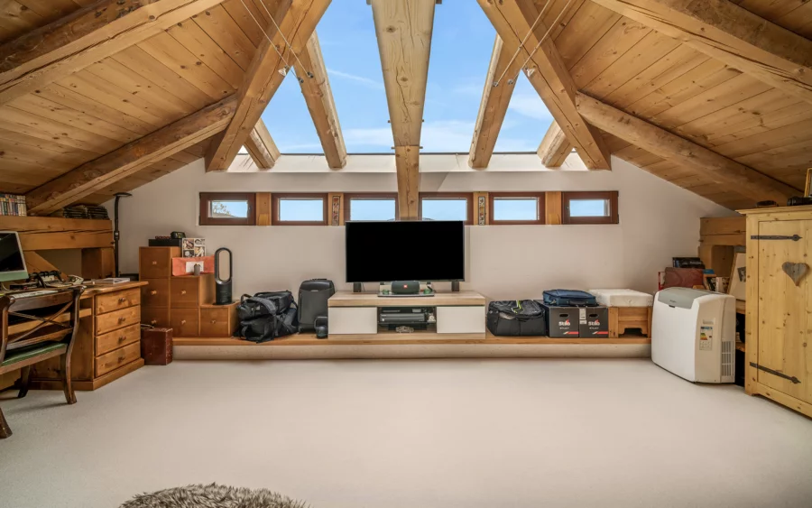 Mezzanine de la ferme rénovée aux Rousses dans le Jura à vendre - Arrière-Cour, agence immobilière spécialisée dans le Jura