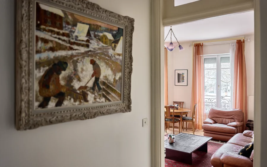 Salon de l'appartement de caractère aux Chaprais à vendre - Arrière-Cour, agence immobilière spécialisée dans le Doubs