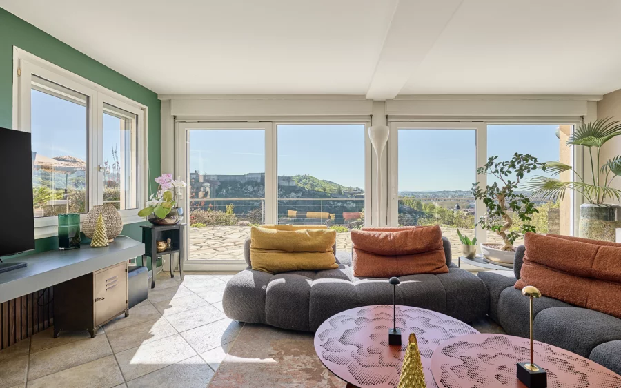 Salon des terrasses de Besançon à vendre - Arrière-Cour, agence immobilière spécialisée dans le Doubs