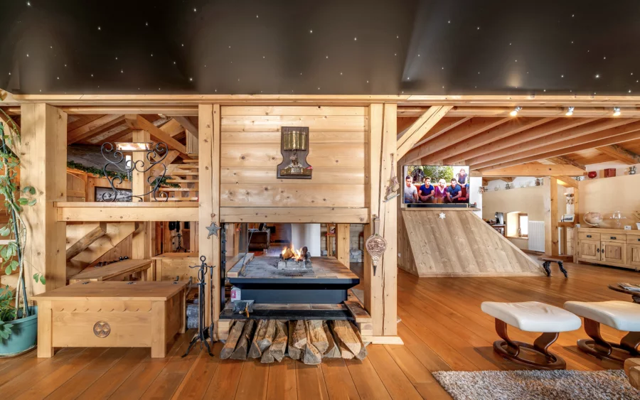 Séjour de la ferme rénovée aux Rousses dans le Jura à vendre - Arrière-Cour, agence immobilière spécialisée dans le Jura