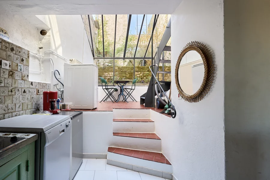 Véranda de la maison Badovici Gray, à Vézelay à vendre - Arrière-Cour, agence immobilière spécialisée dans la Yonne