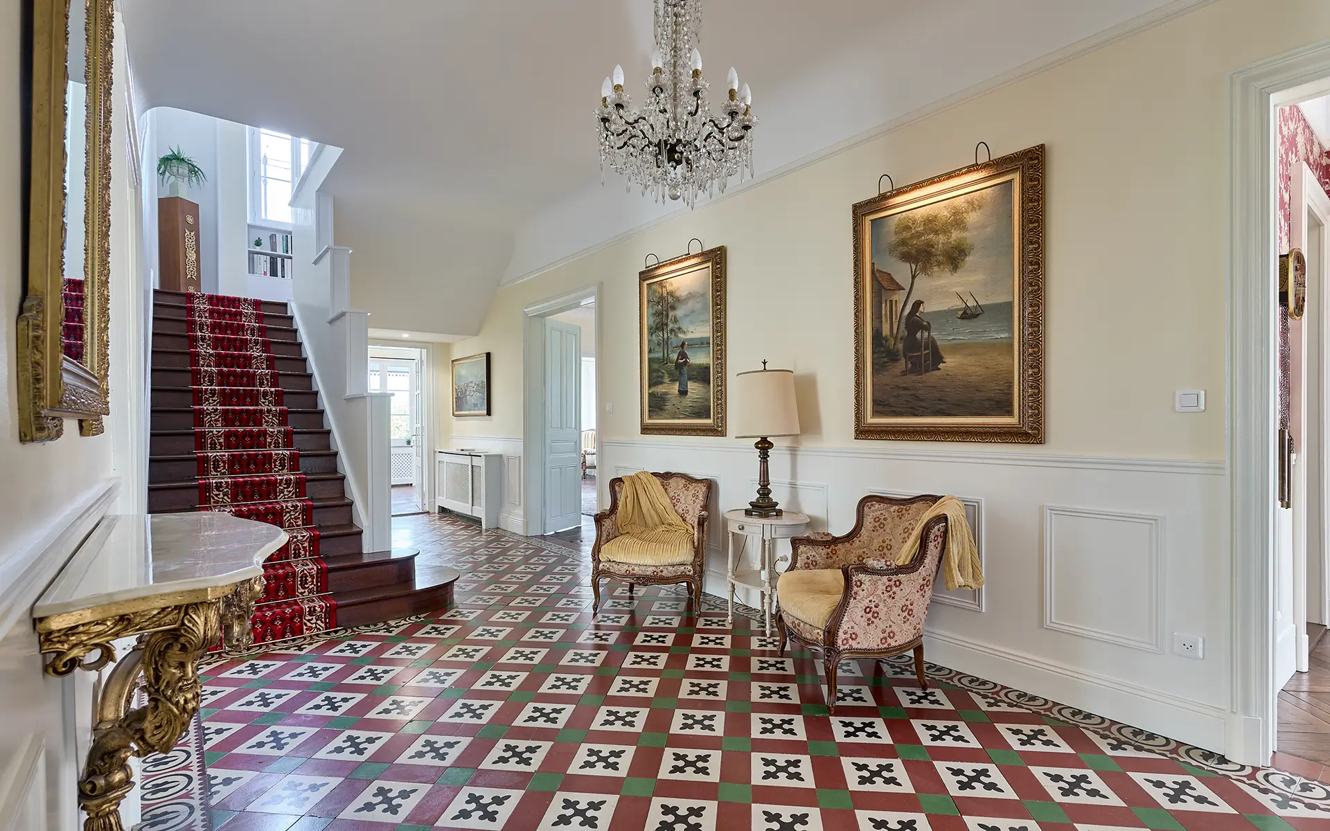 Entrée de la maison de maître à Passavant-la-Rochère à vendre - Arrière-Cour, agence immobilière spécialisée en Haute-Saône