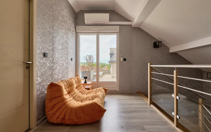 Mezzanine de la maison contemporaine à Vesoul à vendre - Arrière-Cour, agence immobilière spécialisée en Haute-Saône