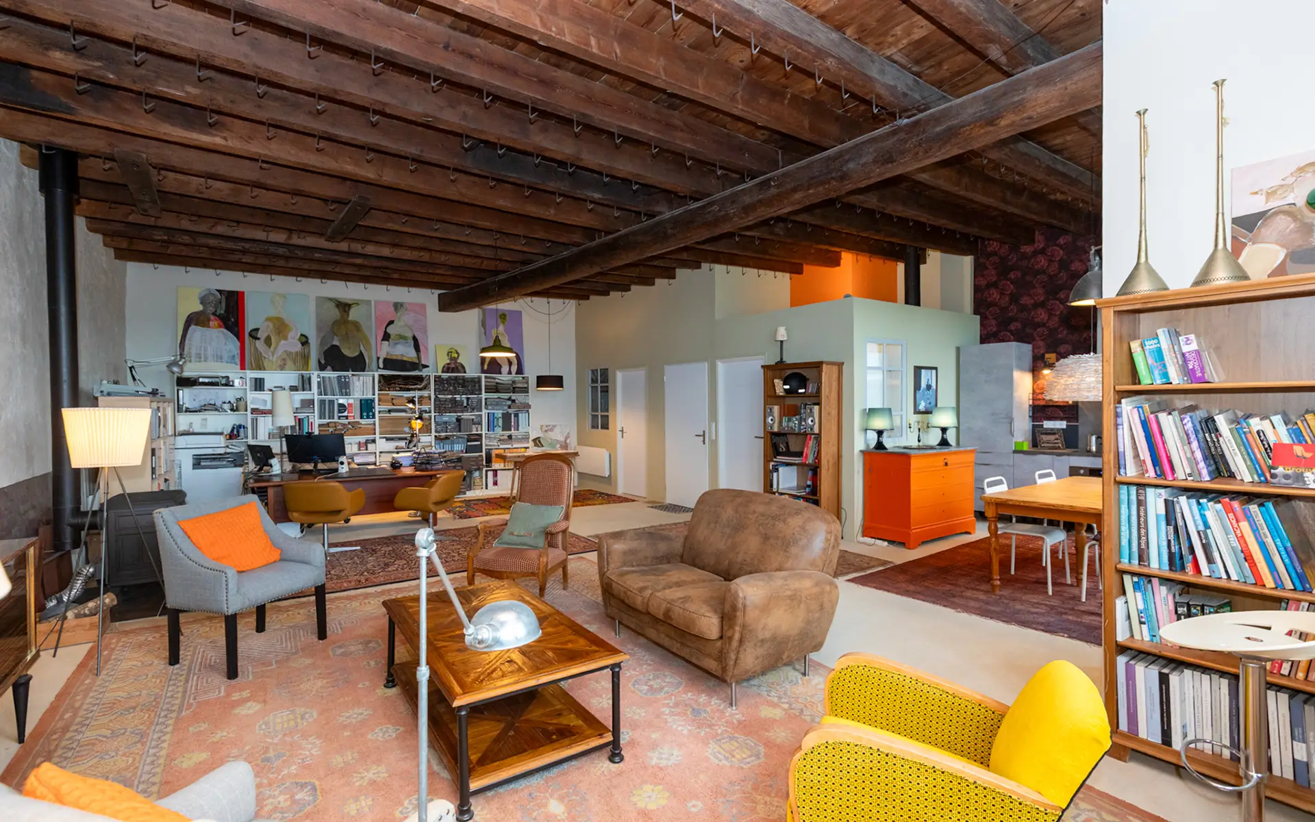 Pièce à vivre du loft à Langres à vendre - Arrière-Cour, agence immobilière spécialisée en Haute-Marne