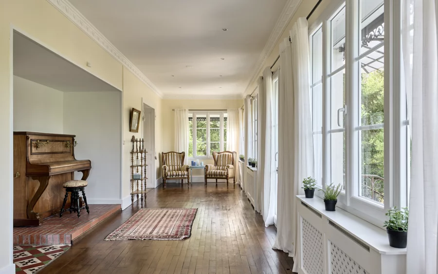 Pièce à vivre de la maison de maître à Passavant-la-Rochère à vendre - Arrière-Cour, agence immobilière spécialisée en Haute-Saône