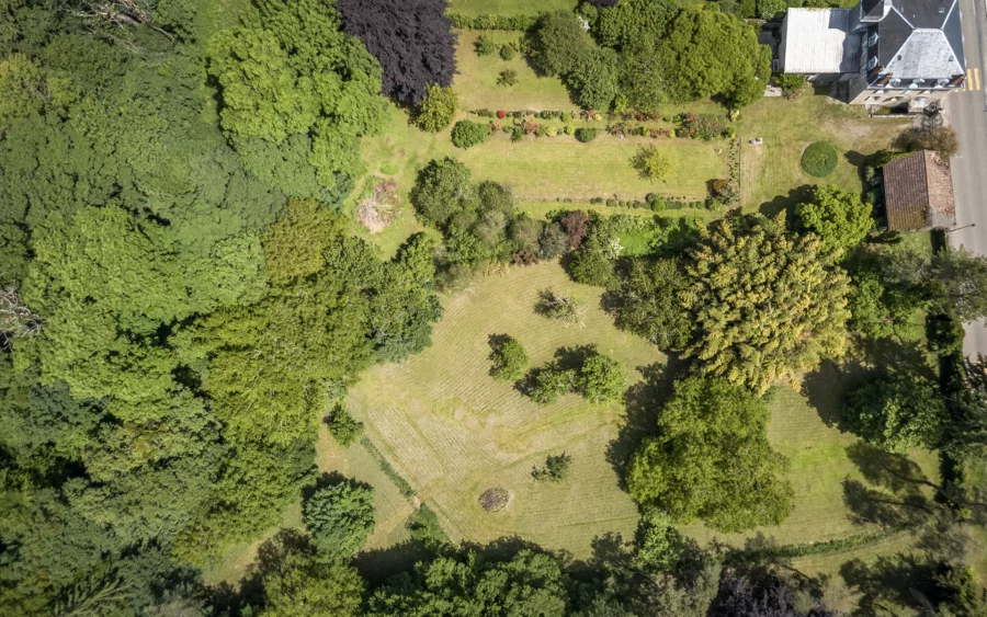 Propriété de la maison de maître dans le vignoble à Voiteur à vendre - Arrière-Cour, agence immobilière spécialisée dans le Jura
