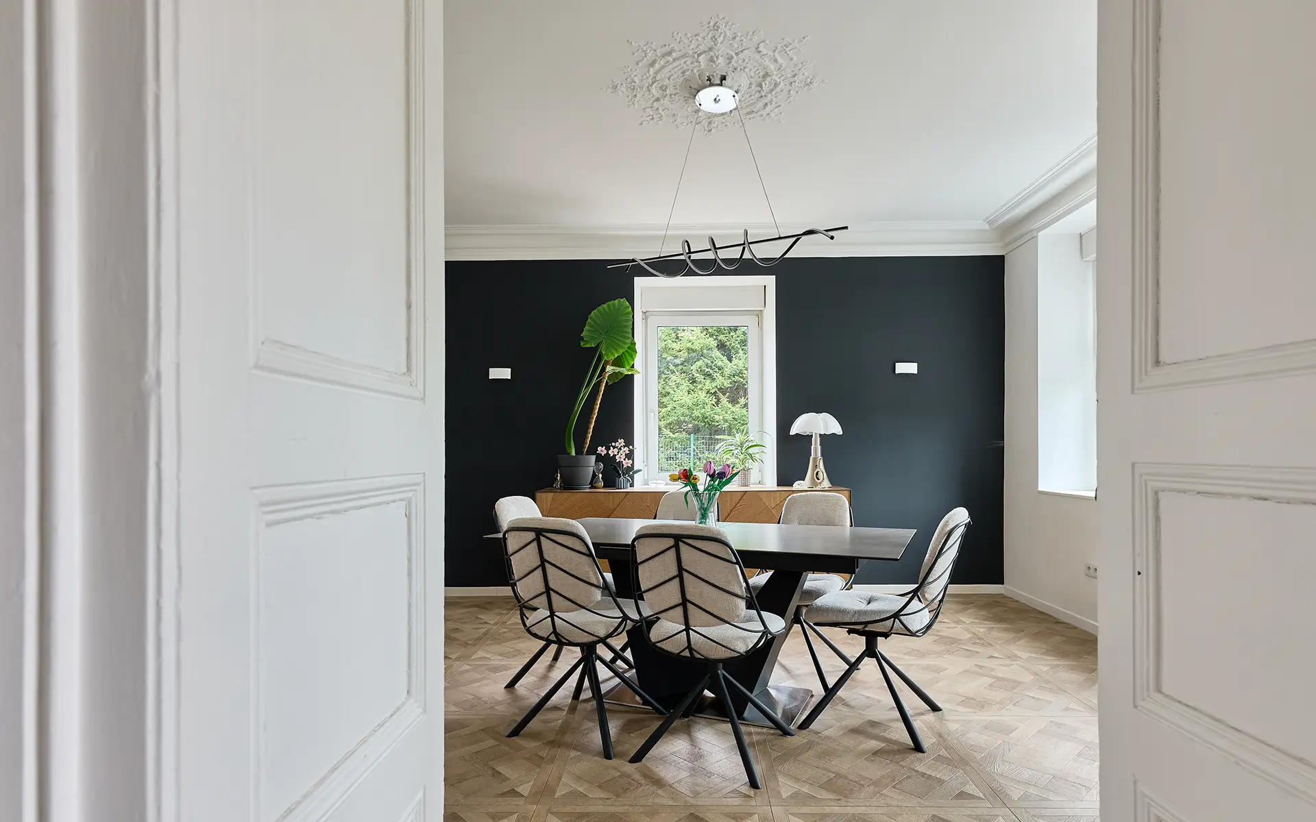 Salle à manger de la maison de maître rénovée à Roppe à vendre - Arrière-Cour, agence immobilière spécialisée dans le Territoire de Belfort