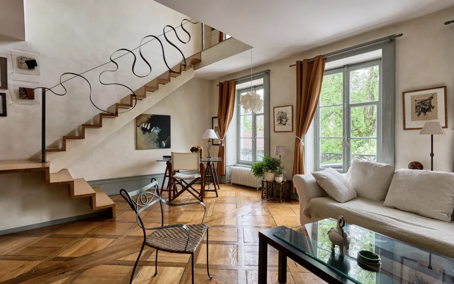 Salon de la maison du XVIIIe siècle à Montbéliard à vendre - Arrière-Cour, agence immobilière spécialisée dans le Doubs