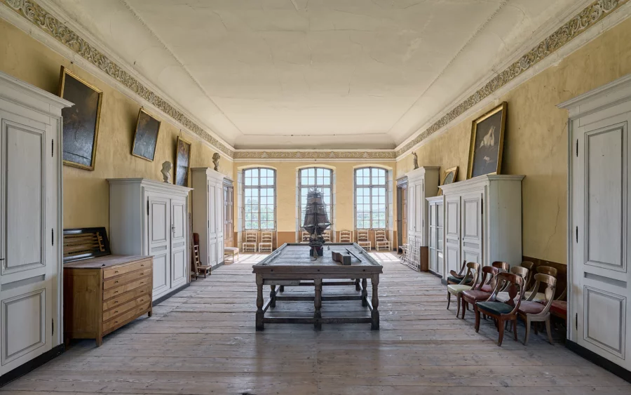 Séjour du château néo-classique à Sorans à vendre - Arrière-Cour, agence immobilière spécialisée en Haute-Saône