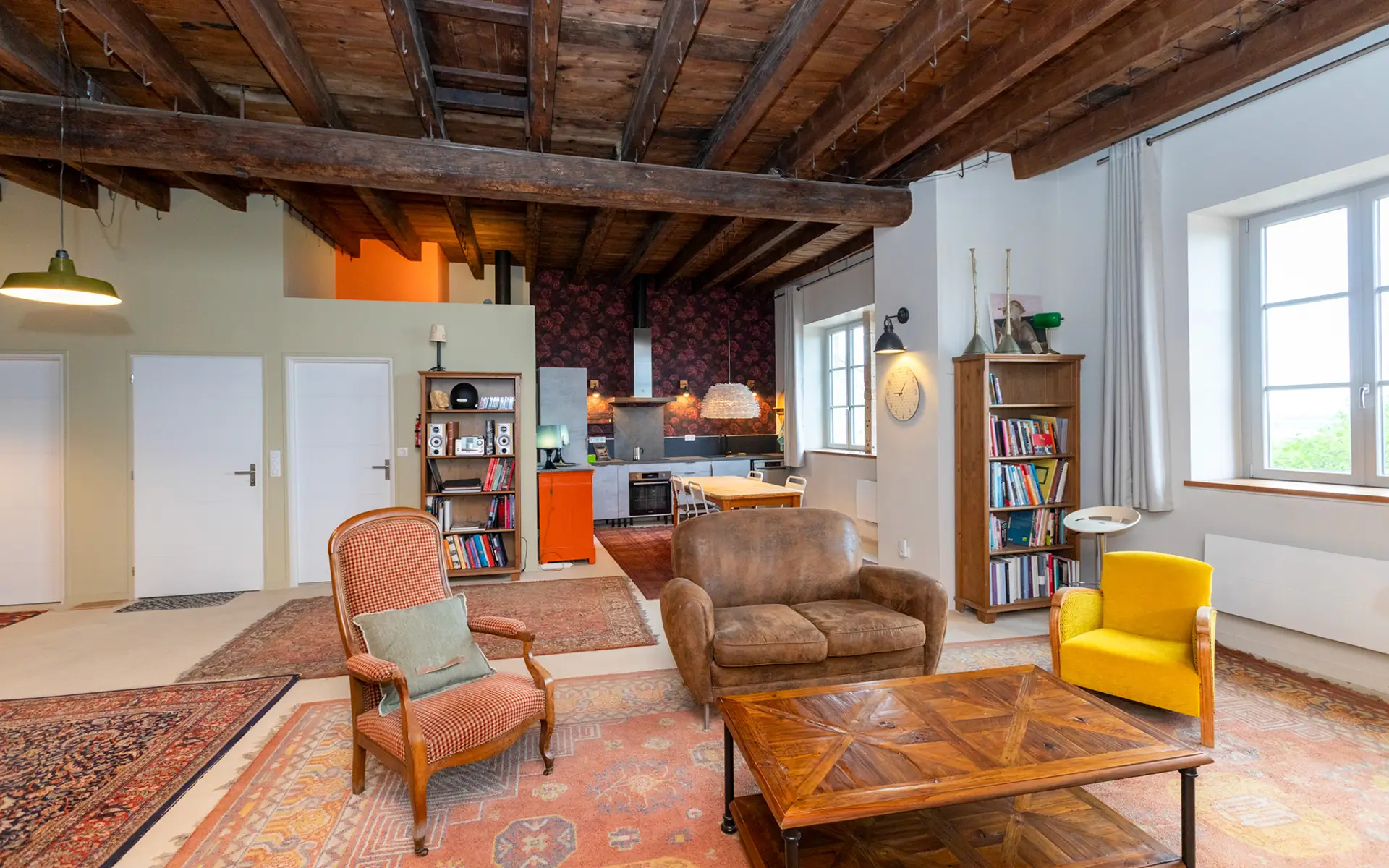 Séjour du loft à Langres à vendre - Arrière-Cour, agence immobilière spécialisée en Haute-Marne