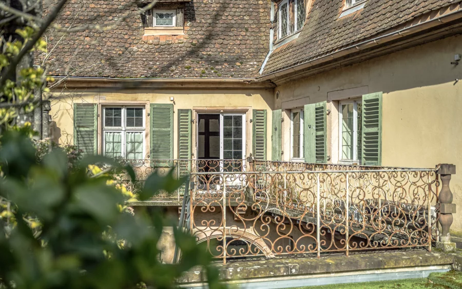 Terrasse de la propriété atypique au cœur d’Andlau à vendre - Arrière-Cour, agence immobilière spécialisée en Alsace