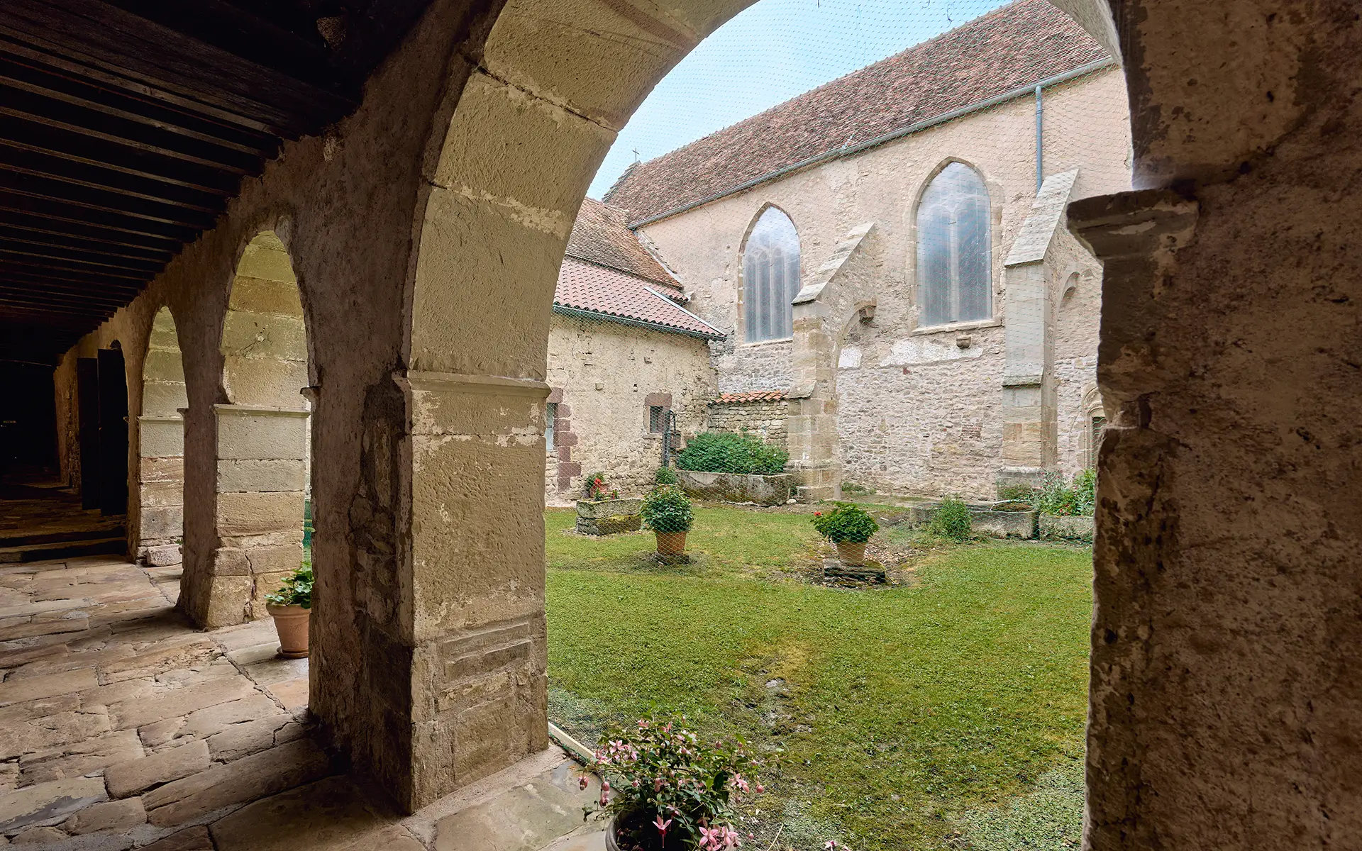 Ancien couvent historique aux Thons, entre Vittel et Langres à vendre - Arrière-Cour, agence immobilière spécialisée dans les Vosges