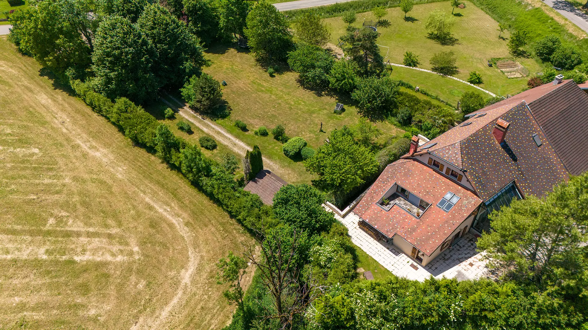 Ancienne ferme rénovée proche d’Arbois à vendre - Arrière-Cour, agence immobilière spécialisée dans le Jura