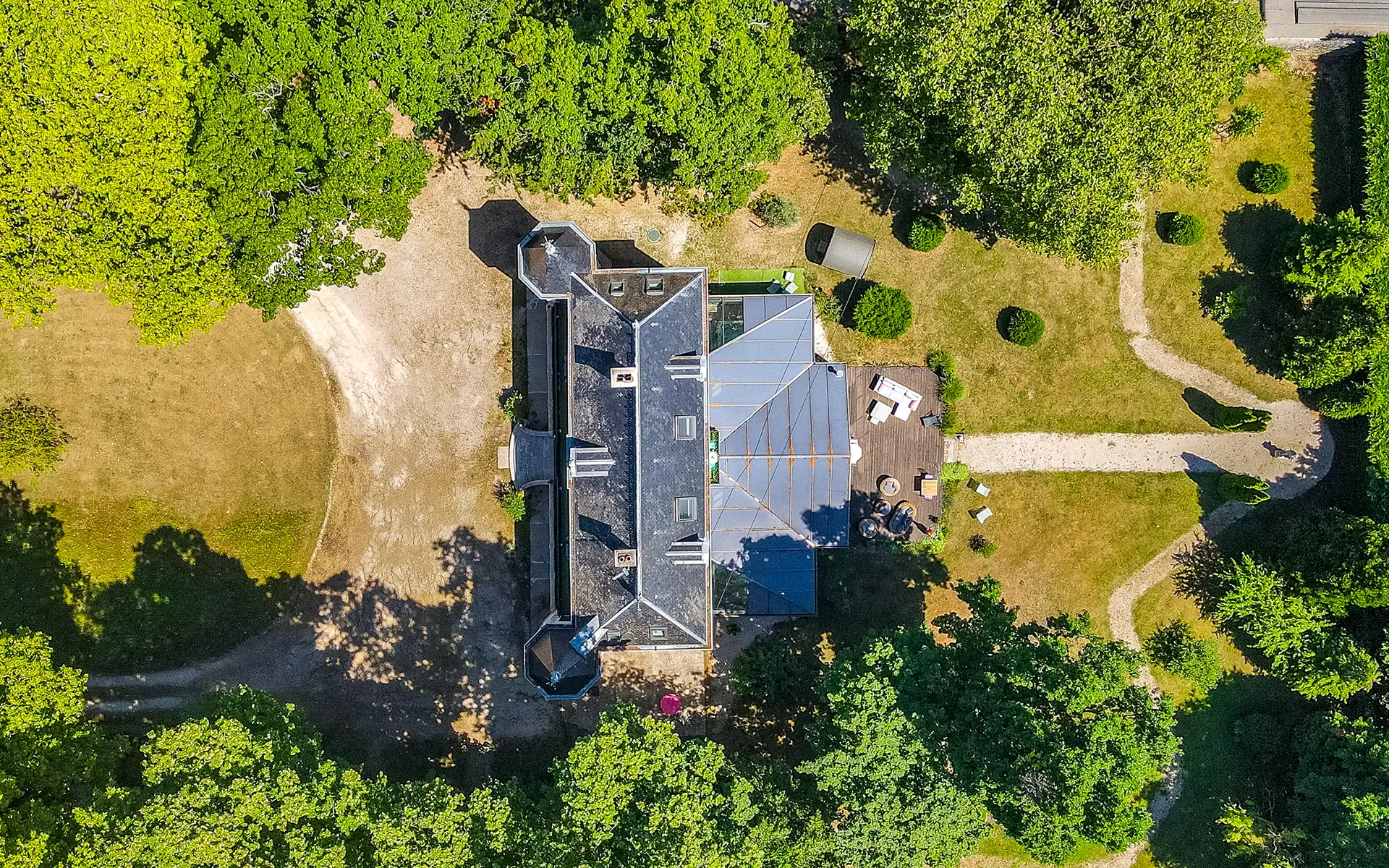 Domaine - aux portes de Chalon-sur-Saône, l’élégance d’un domaine du XIXᵉ siècle à vendre - Arrière-Cour, agence immobilière spécialisée dans le Haut-Rhin