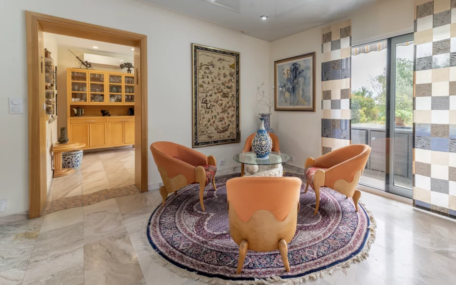 Entrée de la villa d’architecte aux portes de Bâle à vendre - Arrière-Cour, agence immobilière spécialisée dans le Haut-Rhin