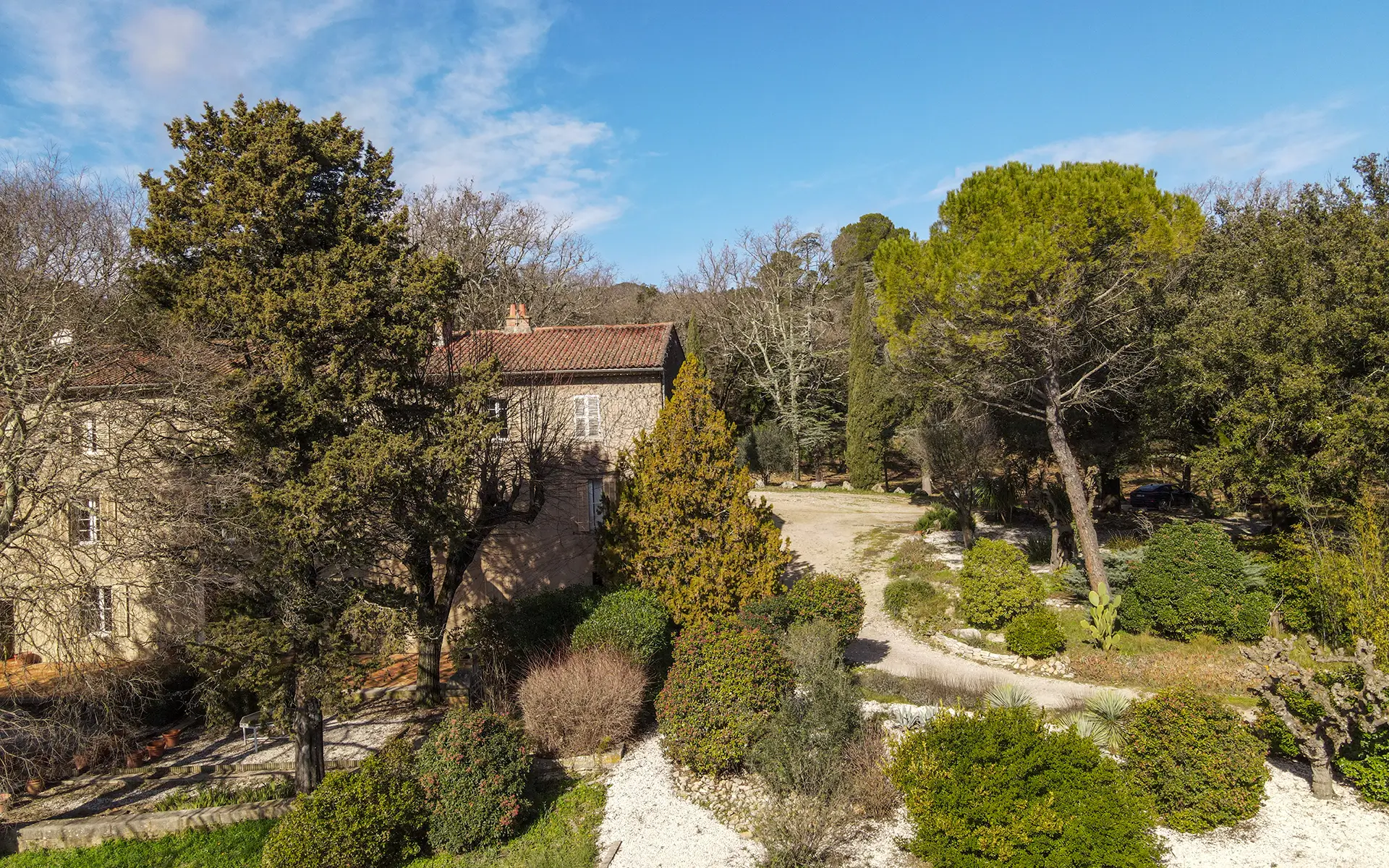 Maison de maître et son domaine viticole en Provence verte à vendre - Arrière-Cour, agence immobilière spécialisée dans le Var