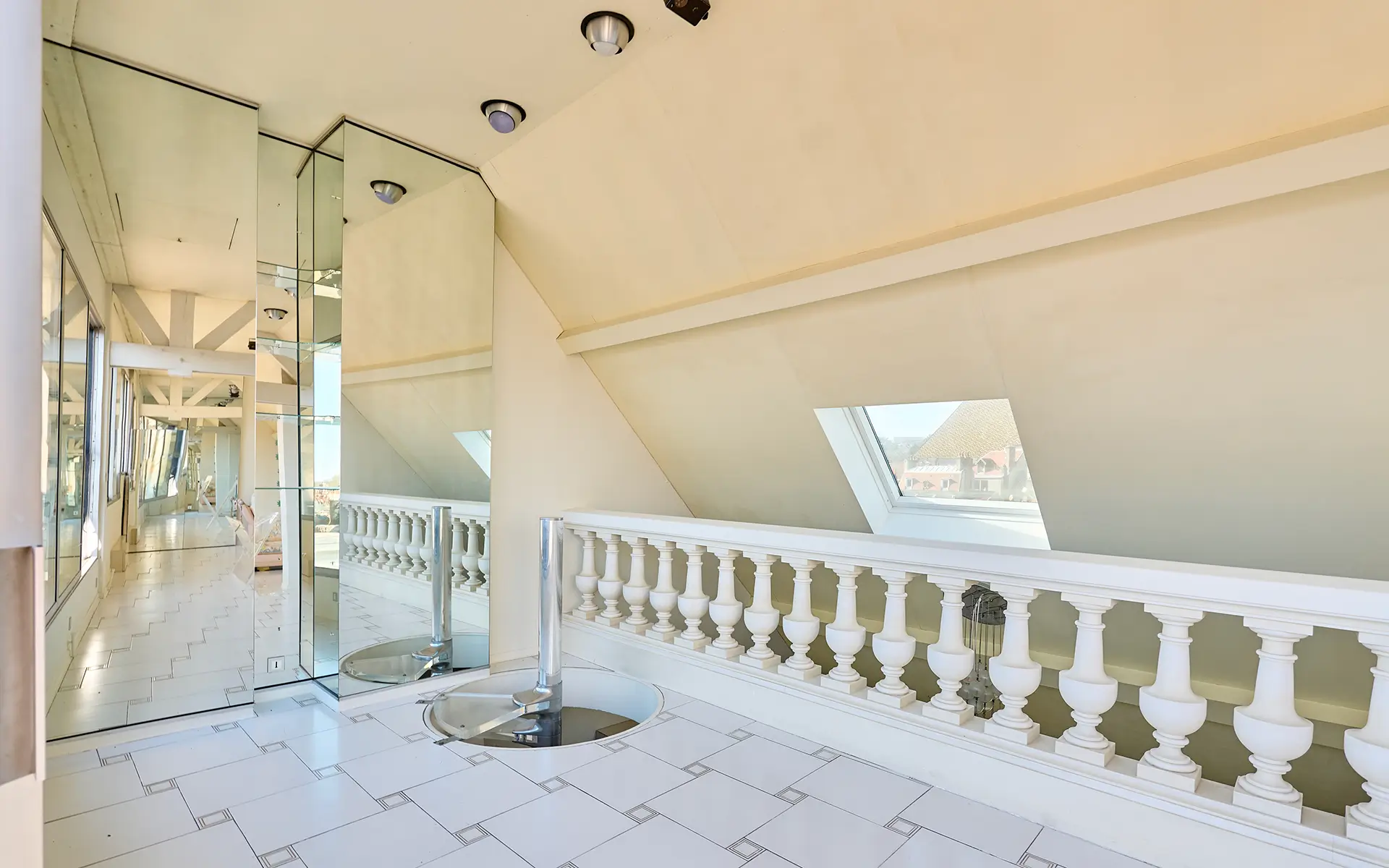 Mezzanine de l'appartement en duplex sur les toits de Besançon à vendre - Arrière-Cour, agence immobilière spécialisée dans le Doubs