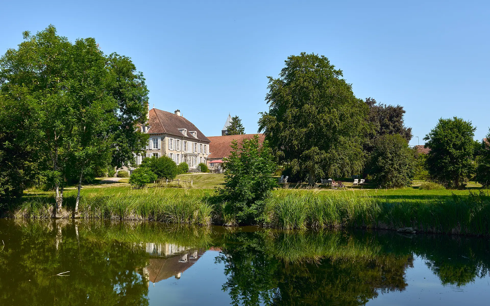 Point d'eau d'une maison de maître en Haute-Marne à vendre - Arrière-Cour, agence immobilière spécialisée en Haute-Marne