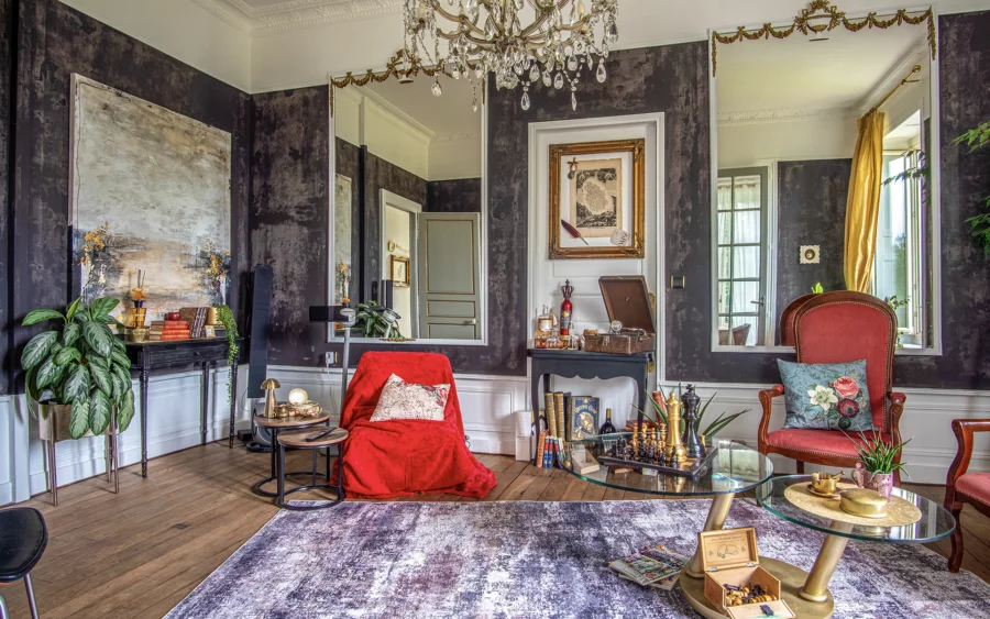 Salon du manoir de caractère en Haute-Marne à vendre - Arrière-Cour, agence immobilière spécialisée dans la Haute-Marne