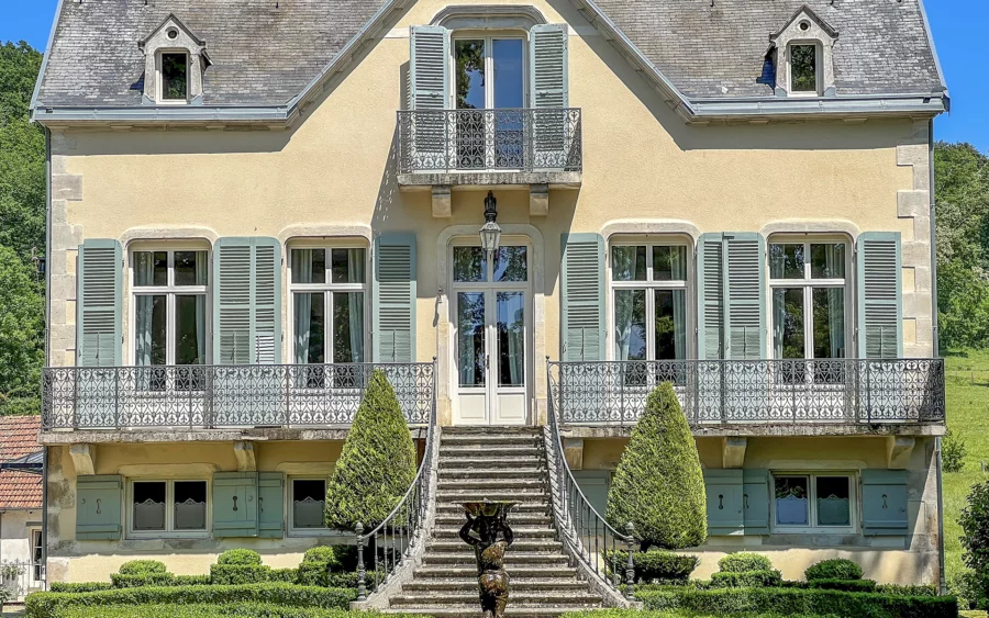 Un manoir de caractère en Haute-Marne à vendre - Arrière-Cour, agence immobilière spécialisée dans la Haute-Marne