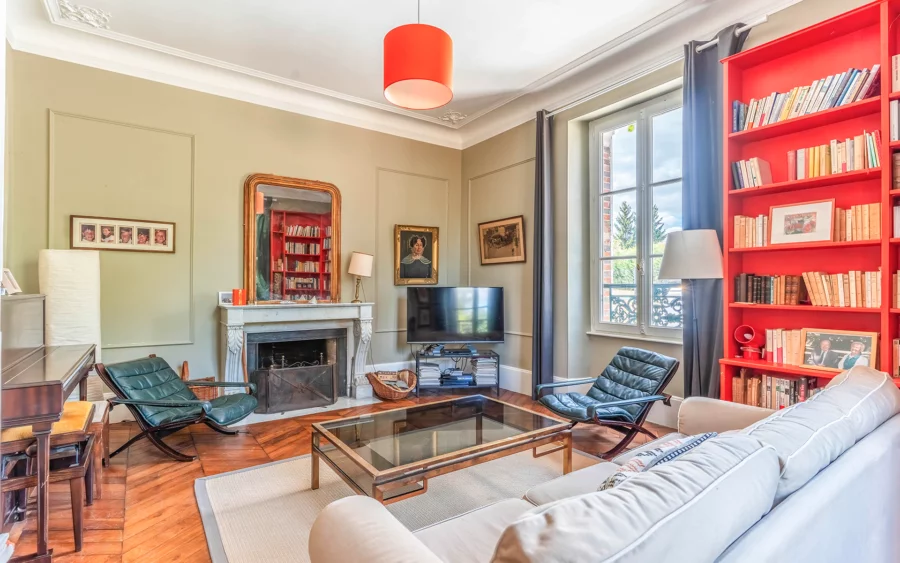 Pièce à vivre de la maison de maître en Puisaye à vendre - Arrière-Cour, agence immobilière spécialisée en Bourgogne