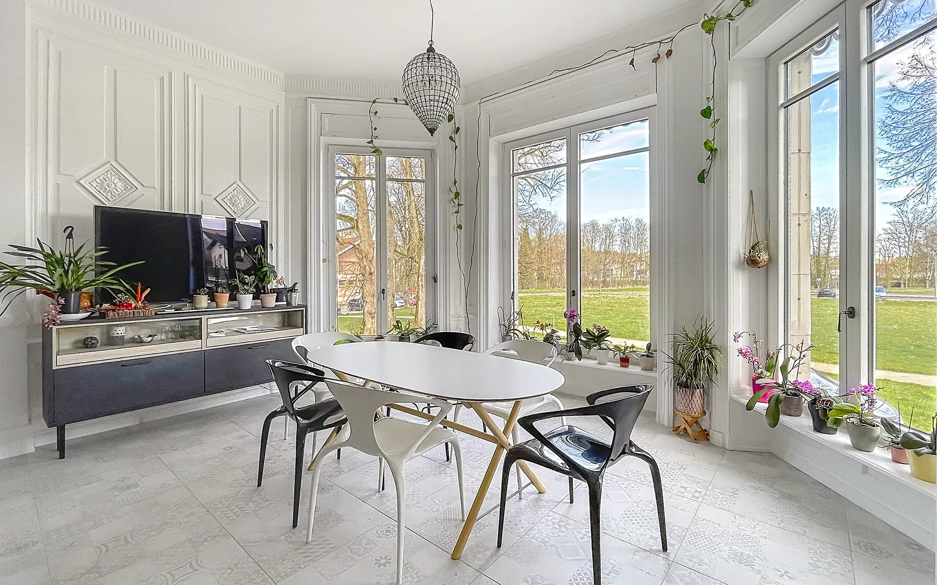 Salle à manger de l'appartement de prestige au château à vendre - Arrière-Cour, agence immobilière spécialisée dans le Territoire de Belfort
