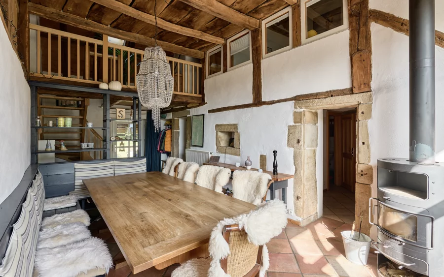 Salle à manger de la propriété de campagne en Haute-Saône à vendre - Arrière-Cour, agence immobilière spécialisée en Haute-Saône