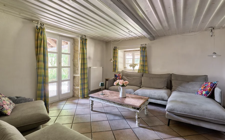 Salon de la propriété de campagne en Haute-Saône à vendre - Arrière-Cour, agence immobilière spécialisée en Haute-Saône