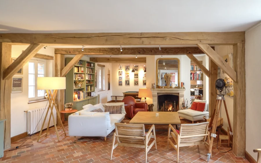 Séjour de la maison de maître en Puisaye à vendre - Arrière-Cour, agence immobilière spécialisée en Bourgogne