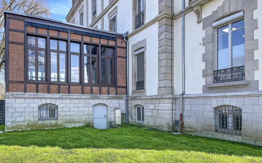 Véranda de l'appartement de prestige au château à vendre - Arrière-Cour, agence immobilière spécialisée dans le Territoire de Belfort