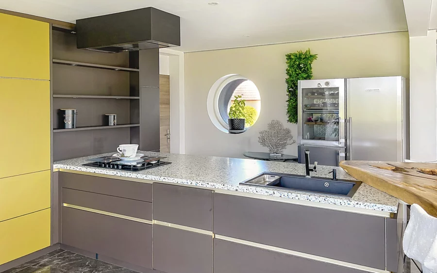 Cuisine de la villa de plain-pied entre Belfort et la Suisse à vendre - Arrière-Cour, agence immobilière spécialisée dans le Territoire-de-Belfort