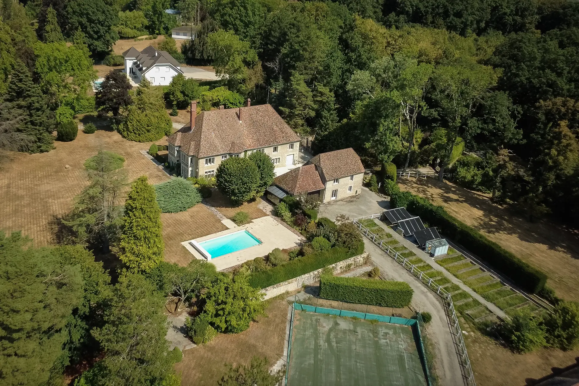 Maison de maître dans un parc arboré à Besançon à vendre - Arrière-Cour, agence immobilière spécialisée dans le Doubs