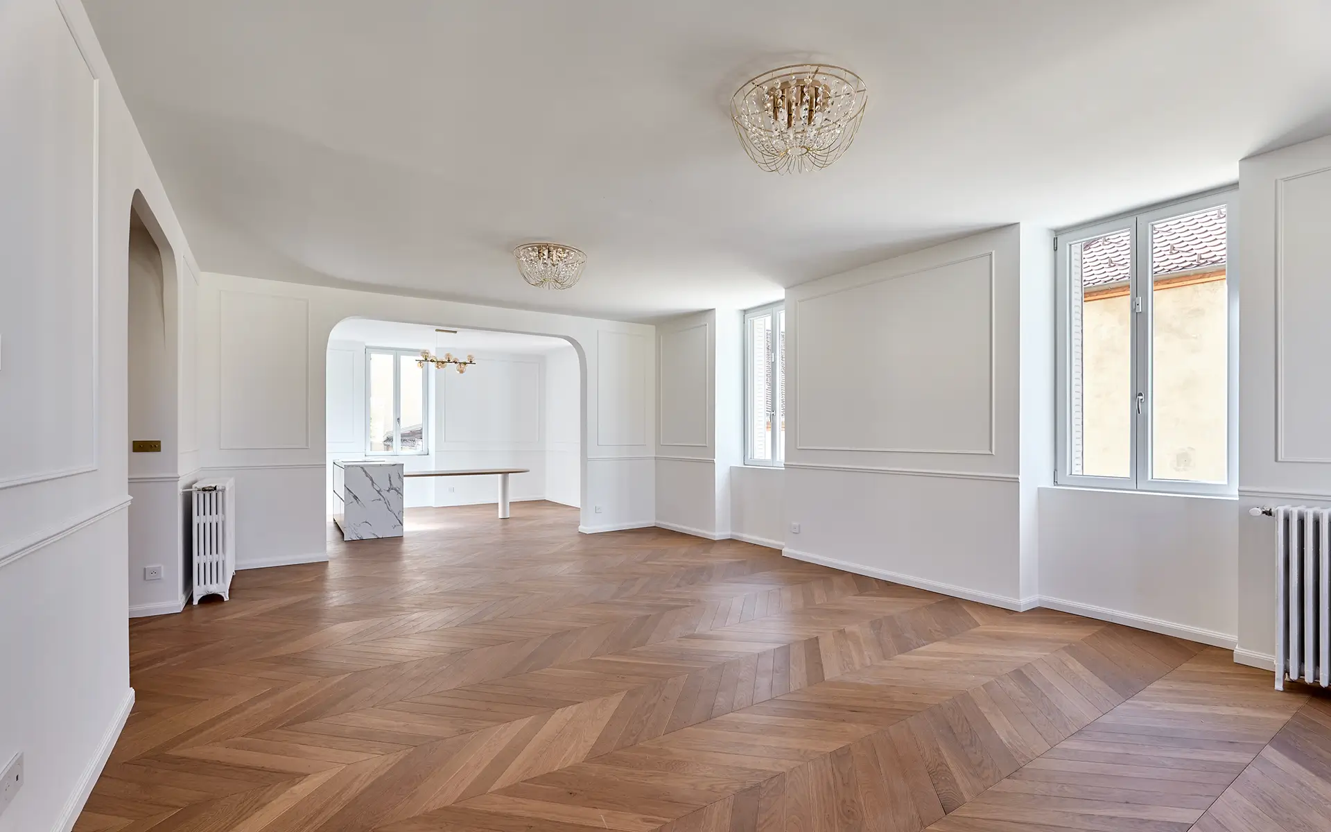 Pièce à vivre de l'appartement de caractère rénové à Pontarlier à vendre - Arrière-Cour, agence immobilière spécialisée dans le Doubs
