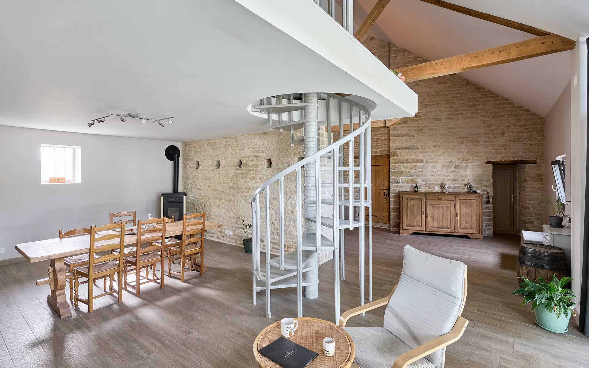 Pièce de vie du domaine de caractère en Haute-Saône à vendre - Arrière-Cour, agence immobilière spécialisée en Haute-Saône