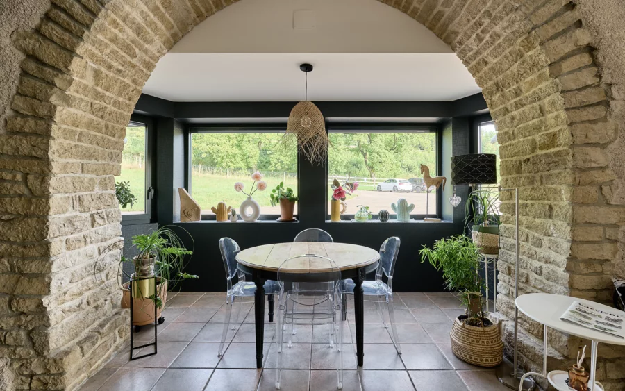 Salle à manger - Le puits du moulin, une demeure du XVIIIᵉ siècle à vendre - Arrière-Cour, agence immobilière spécialisée en Haute-Saône