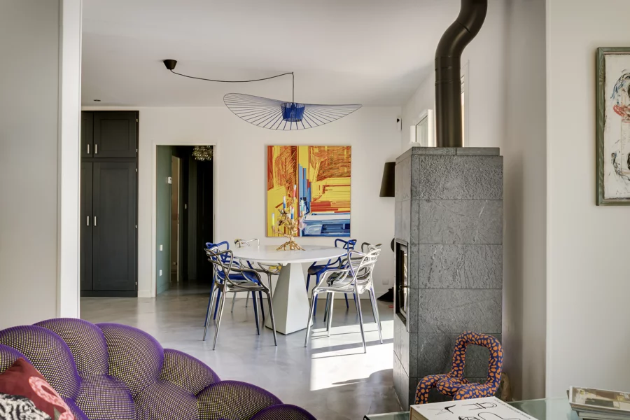 Salle à manger de la maison familiale avec piscine à Besançon à vendre - Arrière-Cour, agence immobilière spécialisée dans le Doubs