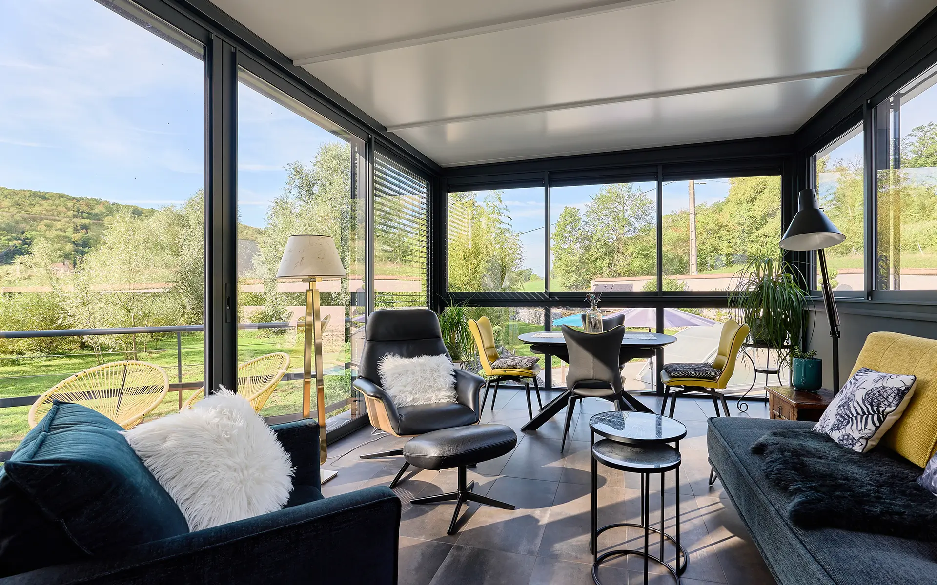Véranda - Le puits du moulin, une demeure du XVIIIᵉ siècle à vendre - Arrière-Cour, agence immobilière spécialisée en Haute-Saône