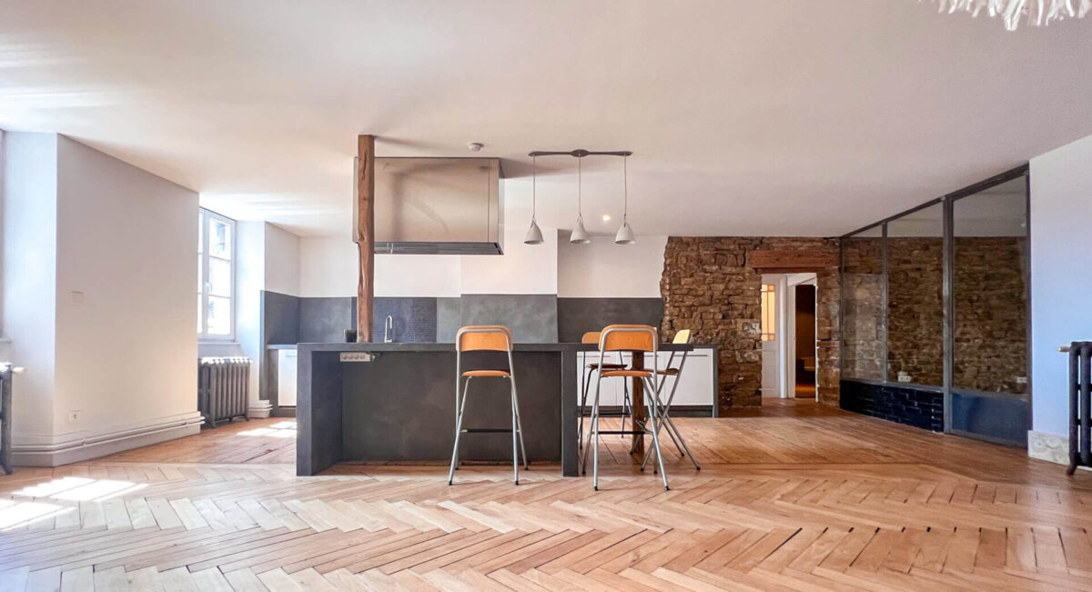 Appartement de caractère à vendre à Besançon - Agence immobilière Arrière-Cour - Spécialiste en immobilier de prestige et de caractère dans le Doubs