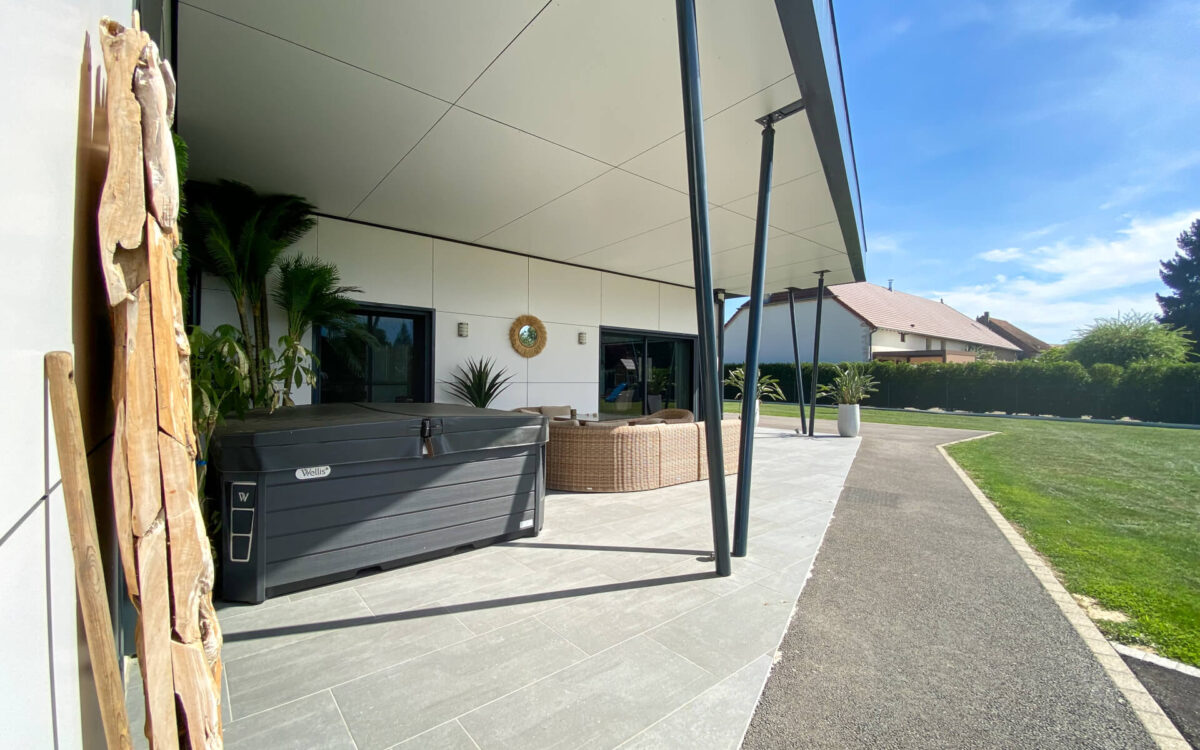 Demeure de prestige à vendre à Saint-Aubin - Agence immobilière Arrière-Cour - Spécialiste en immobilier de prestige et de caractère dans le Jura