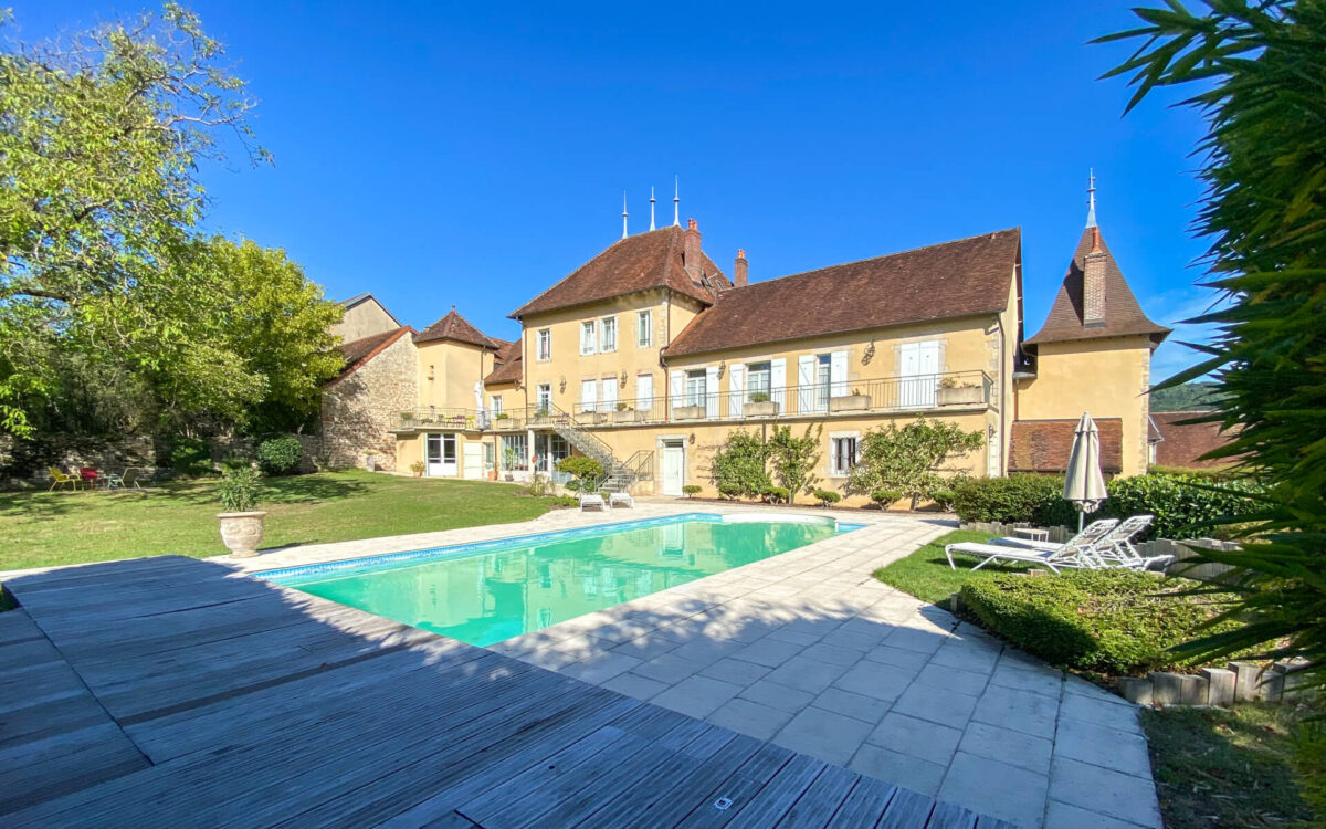 Demeure de prestige à vendre à Vincelles - Agence immobilière Arrière-Cour - Spécialiste en immobilier de prestige et de caractère dans le Jura