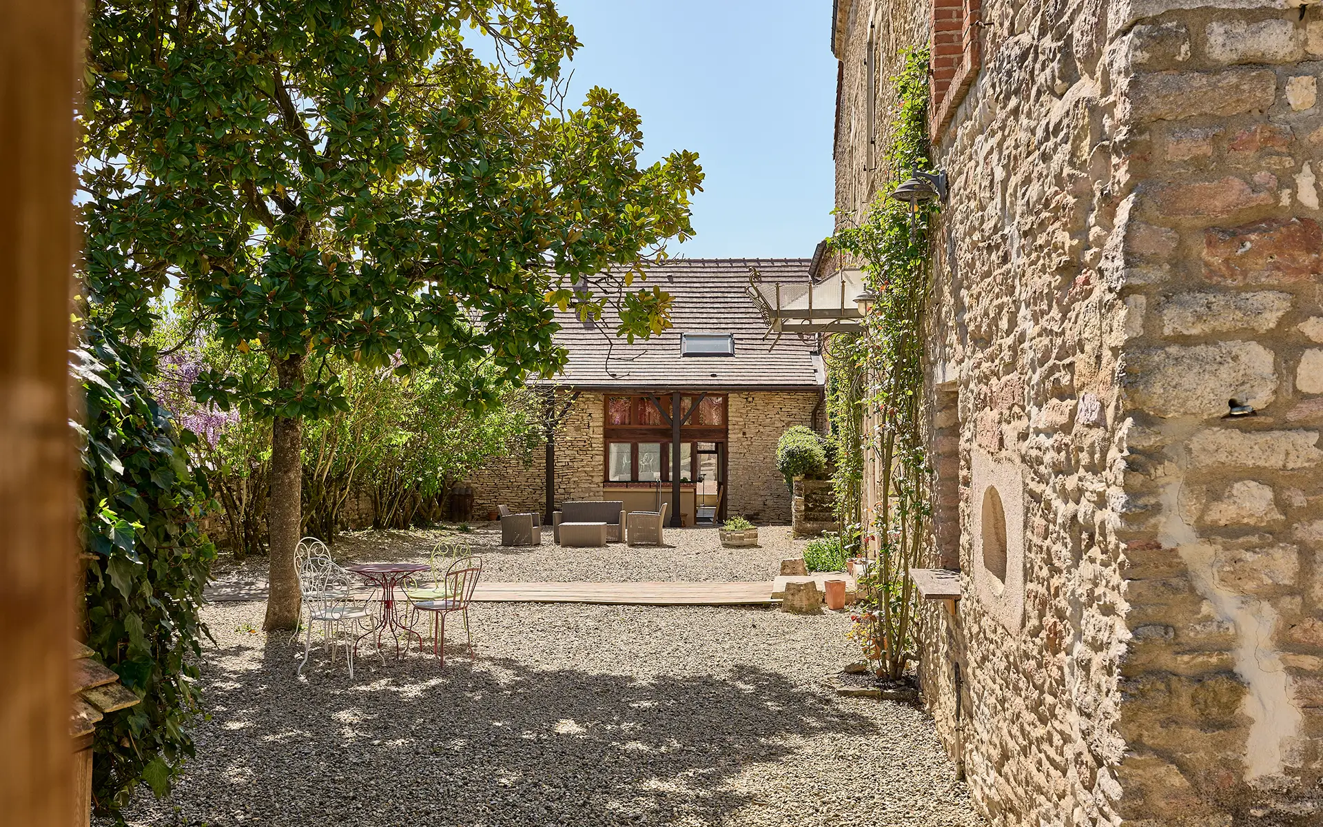 Ancien passage en pierre d’une propriété vigneronne