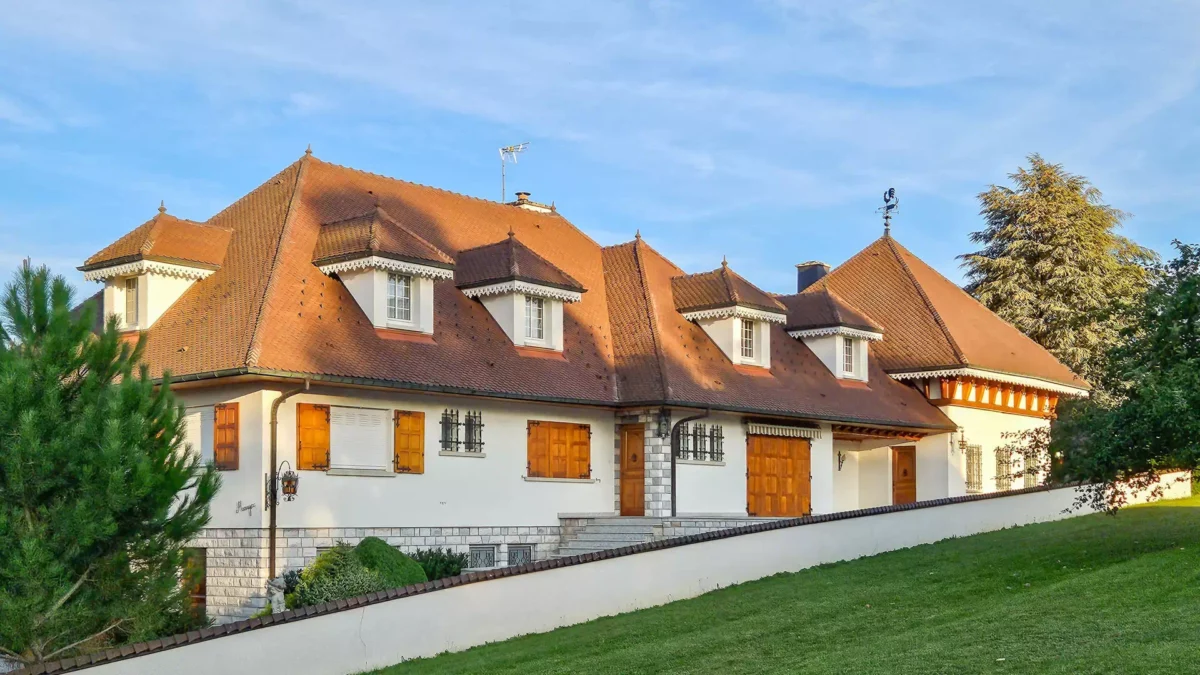 Maison de Maître à elle - Arrière-Cour, agence immobilière spécialisée à Delle